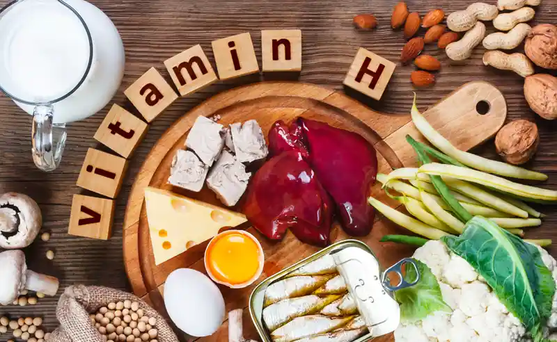 يعرف فيتامين H بأنه من الأنواع الفرعية لمعقد فيتامين بـ (B complex vitamins)
