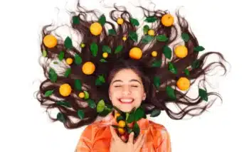 الفواكه الحامضية من الأغذية المهمة لتعزيز نمو الشعر والحفاظ على صحة فروة الرأس